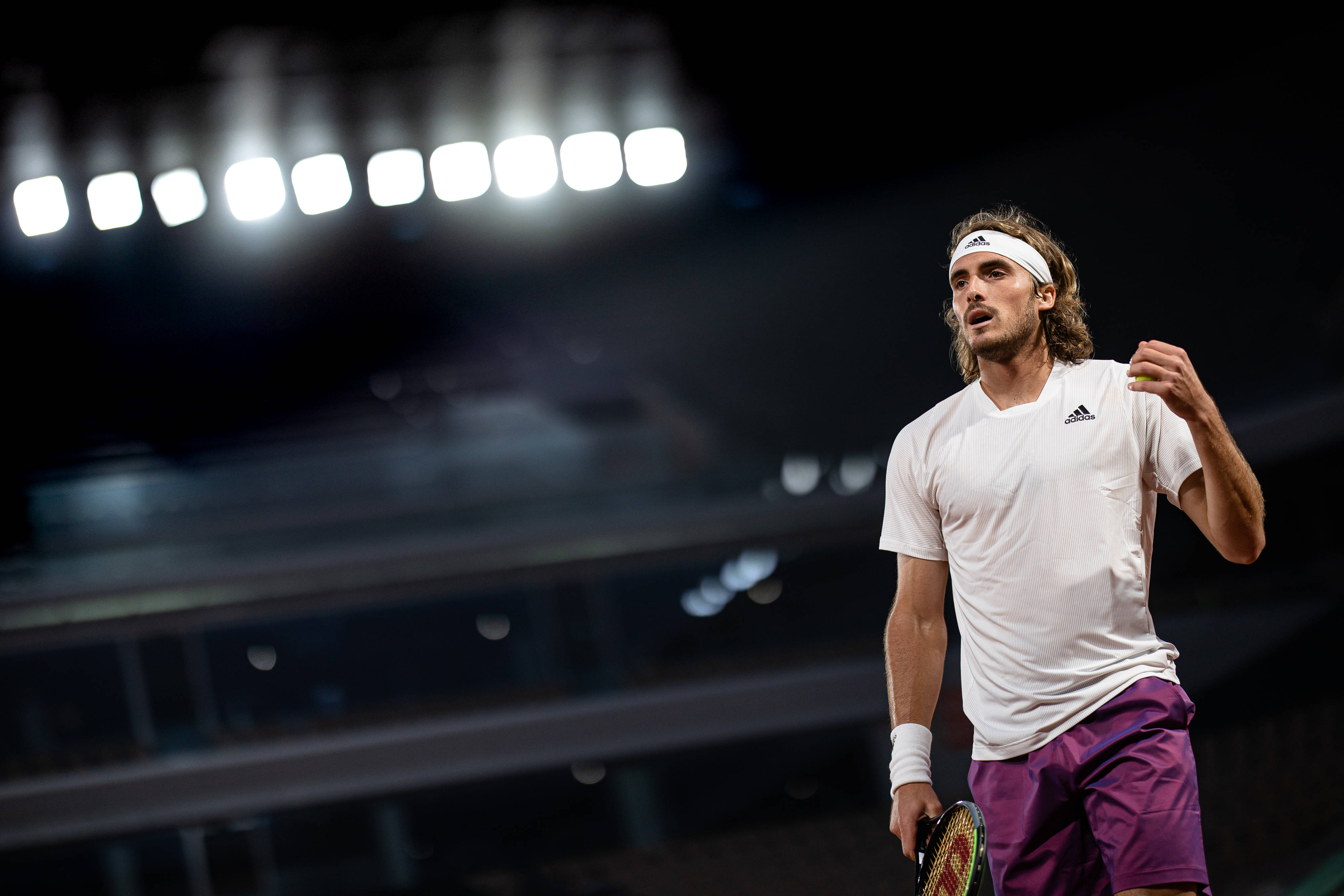 包含日本网球队强势法国网球队，西西帕斯惊艳世界的词条