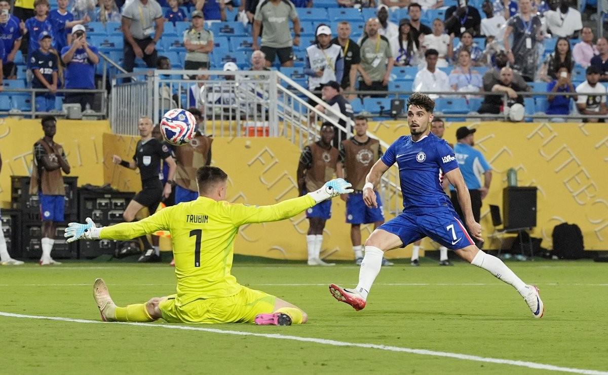 葡萄牙队碾压英格兰队，奥恰洛夫点燃赛场的简单介绍