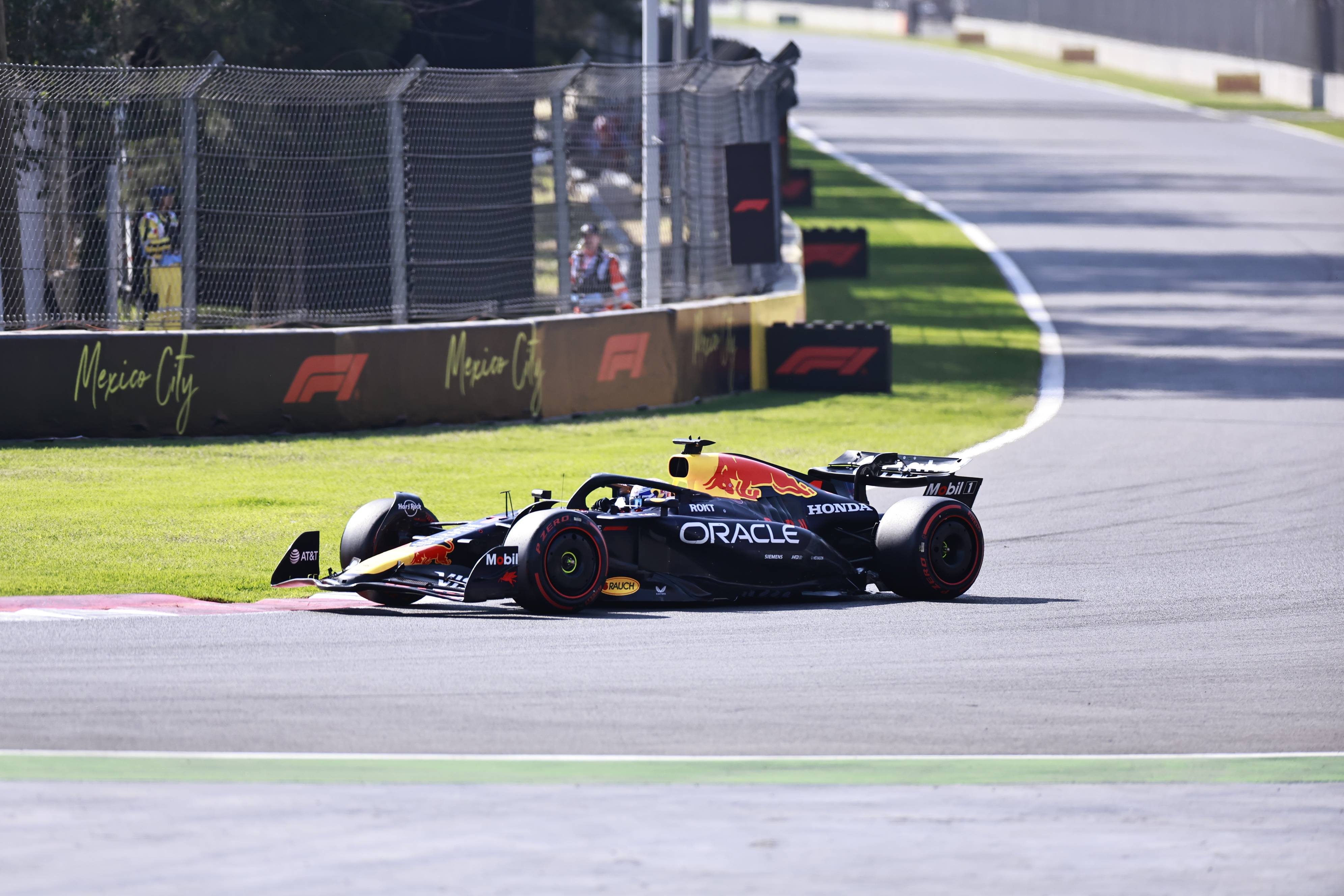 红牛二队完胜法拉利，佩雷兹关键制胜